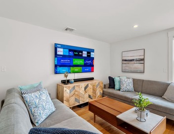 Rare Waterfront Luxury Penthouse Bearskin Neck 3