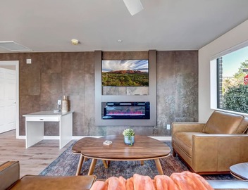 Relax in luxury at Sedona Trailhead Suites A, a cozy 1-bedroom condo with stunning red rock views. 2