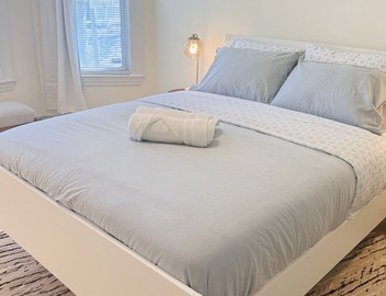 Modern 2BR near subway & parking available 5