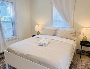 Modern 2BR near subway & parking available 3