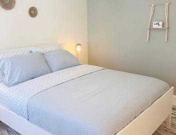 Modern 2BR near subway & parking available 4