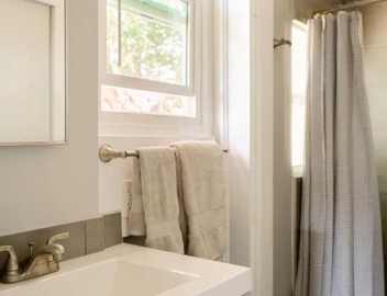 High Ceiling 1BR Craftsman – Walkable Pasadena Gem 4