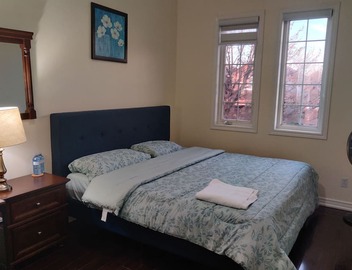 Comfy King size Bedroom in Mississauga near Toronto Pearson Airport. 3