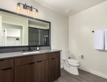 Macallister Luxe 1006 | Desert Views & Heated Pool 4