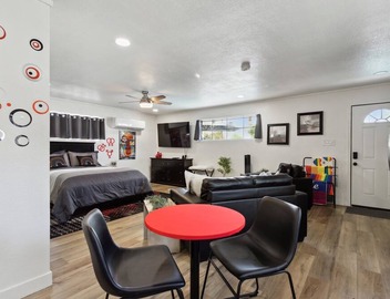 Gay owned fully renovated casita relaxation. Private and clothing optional. 3