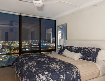 Gorgeous Luxury Highrise w/Spectacular Marina & Ocean Views 4