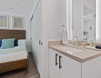 Cozy DT ATX Studio | Mins to Rainey St | Patio 3