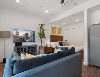 Cozy DT ATX Studio | Mins to Rainey St | Patio 2