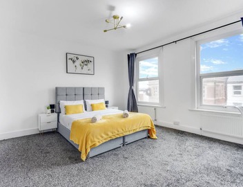 Luxury 2 Bed Flat - 1 Min Walk to Tooting Broadway Metro Station 5