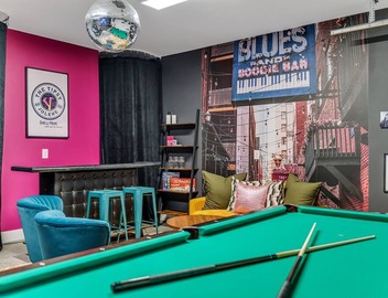 Bachelorette Escape near DT | Game Room + Hot Tub 2