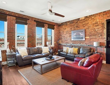 Corner View Broughton Penthouse with FREE Reserved Parking 4