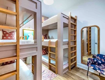 Lux. Dolly’s Dream! Lux Home on Main St! 11 beds! 5