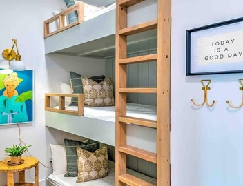 Lux. Dolly’s Dream! Lux Home on Main St! 11 beds! 2