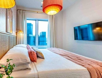 Lux. Dolly’s Dream! Lux Home on Main St! 11 beds! 3
