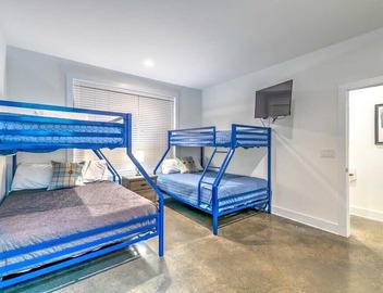 Huge 4 Bedroom Home 14 Big Beds Rooftop Deck 3