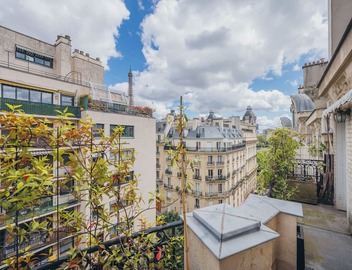 Family Dupleix A/C balcony Eiffel Tower View 5