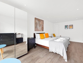 Modern 4Bed 3Bath Balcony Apartment in Shoreditch - Pass the Keys 3