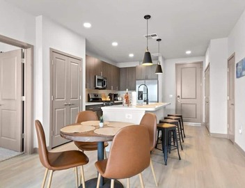 CozySuites PHX RORO Gym, Pool, Pets, Parking! #13 2