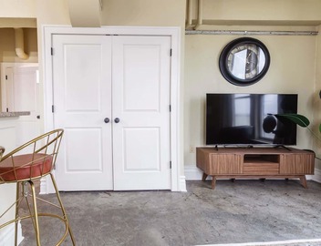 Top Floor 2 Bedroom Loft Overlooking Downtown! 2