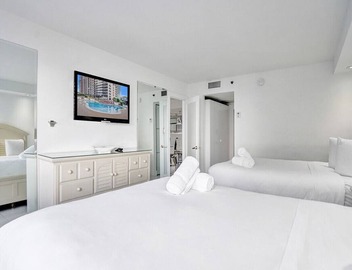 Beachfront Condo w Beach Service/1207 3