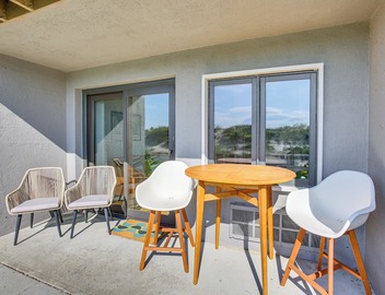 Glen Arbor Riverfront Retreat: Steps to Beach! 5