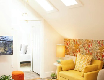 Sunny Spot with Private Parking. 4