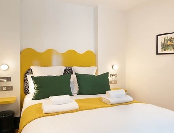A Lavish 3-BR/3BA with Services in Saint-Germain 5