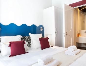 A Lavish 3-BR/3BA with Services in Saint-Germain 4