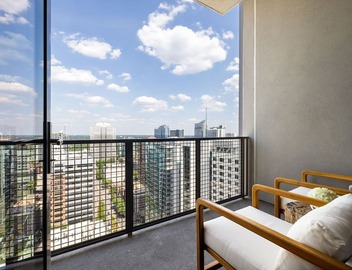 *New* 28th Floor - Skyline Penthouse 4