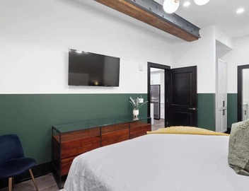 Steps to French Quarter | Rooftop Pool | Hotel 4
