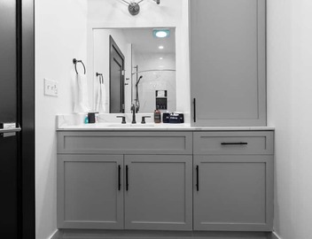 Modern Comfort–Pool Gym Luggage Lockers Hotel 4