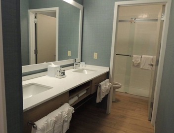 Medical Hub Lodging with Allergy-Free Rooms & Business Center - Parking 3