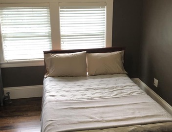 Large Oceanside Apartment. Walk to the beach and many restaurants. Pet Friendly 4