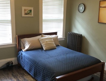 Large Oceanside Apartment. Walk to the beach and many restaurants. Pet Friendly 2