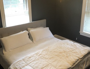 Large Oceanside Apartment. Walk to the beach and many restaurants. Pet Friendly 3