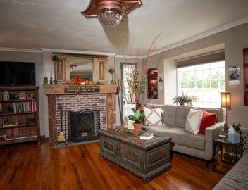 Historic home across the street from the Ozark Mill and Finley Farms property 4