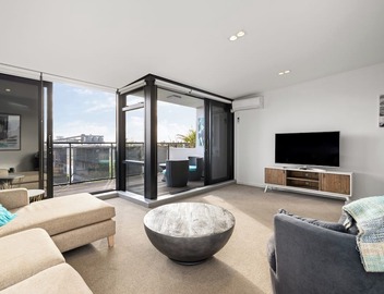 The Lookout - 1-Bedroom Apartment with Stunning Views, Pool & Gym Access, Secure Parking, and Prime Mount Maunganui Location 2