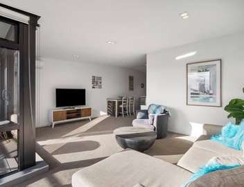 The Lookout - 1-Bedroom Apartment with Stunning Views, Pool & Gym Access, Secure Parking, and Prime Mount Maunganui Location 3