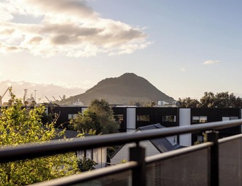 The Lookout - 1-Bedroom Apartment with Stunning Views, Pool & Gym Access, Secure Parking, and Prime Mount Maunganui Location 4