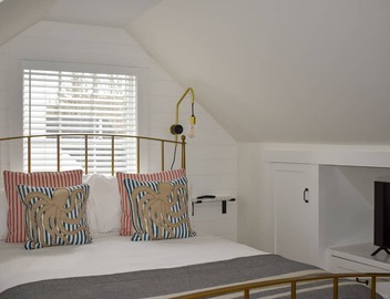Luxury Coastal Condo in Cape Porpoise – Stylish 2BR Retreat, Pool, Near Beaches! 4