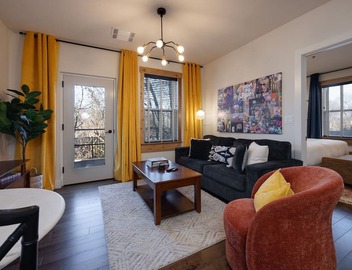 Historic Midtown Loft · Pool · Walk to Vandy 2
