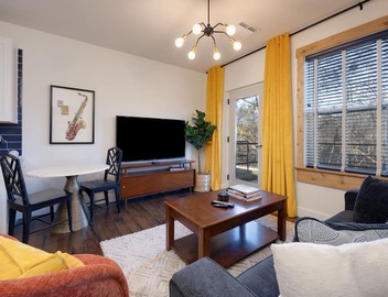 Historic Midtown Loft · Pool · Walk to Vandy 2