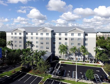 3 Relaxing Units Minutes to Dania Beach. Onsite Parking, Shuttle Service, Pool! 5