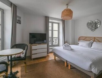 Paris, Opéra 4.So parisian Apartment 2
