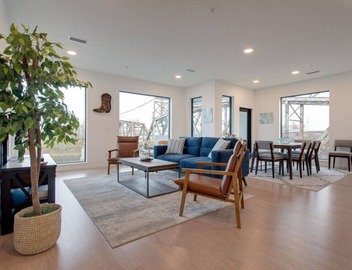 Luxury Riverfront 3BR | Walk to Nissan Stadium & Broadway | Private Garage 4