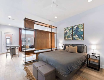 Prime East Downtown Studio w/pool, gym, laundry 2