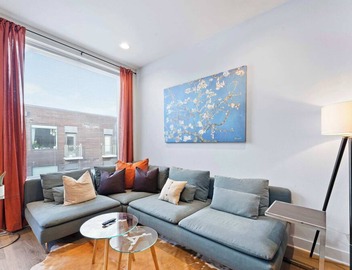 Prime East Downtown Studio w/pool, gym, laundry 5