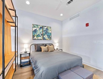 Prime East Downtown Studio w/pool, gym, laundry 3