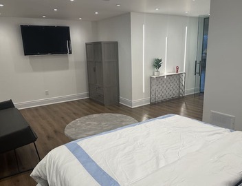 Luxurious open concept 2 bedroom apt on ravine, pond, central, airport, shopping 3