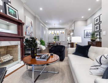 Gorgeous 3BR River North Condo - Free Parking 5